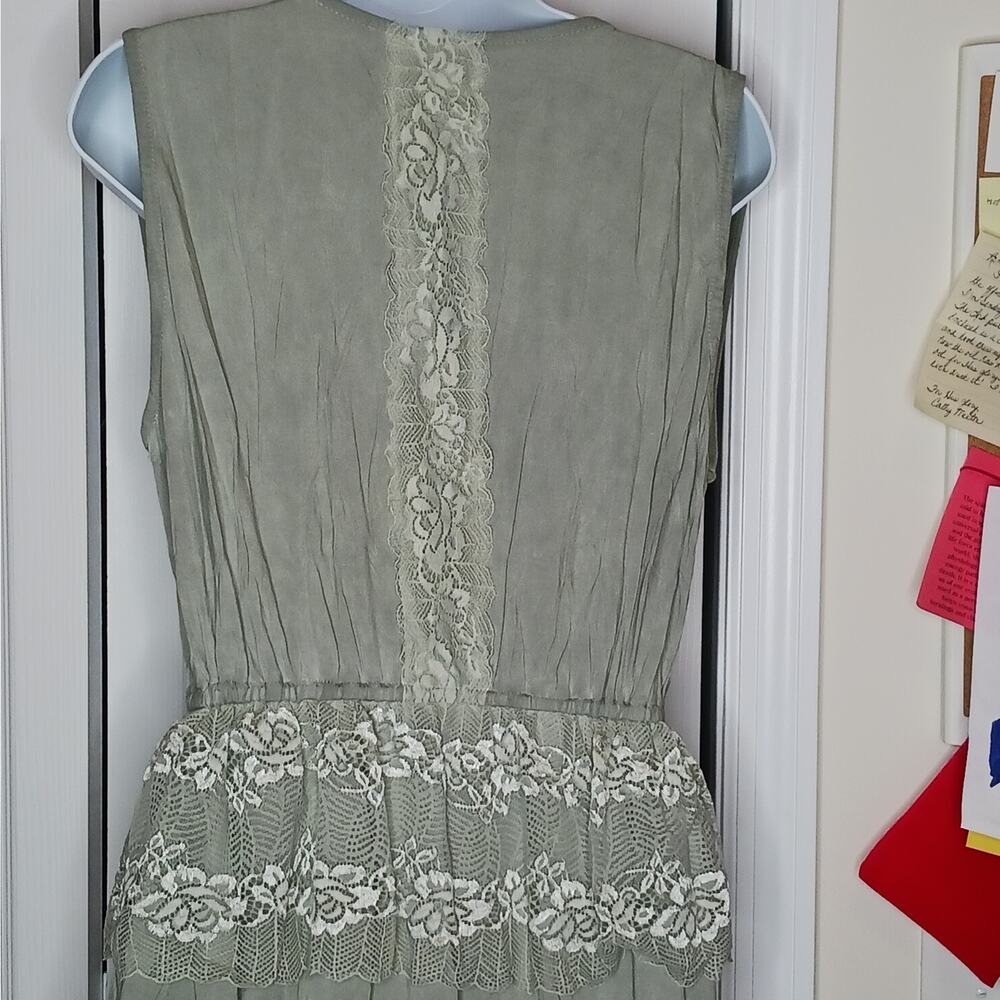 POL Desert Sage Lace V Neck Top NWT Size Large - Picture 10 of 13